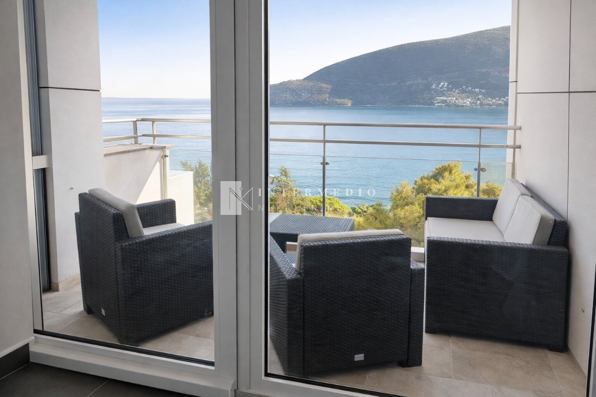 Prodaja, dvoiposoban stan sa pogledom na more, 105m2, Herceg Novi